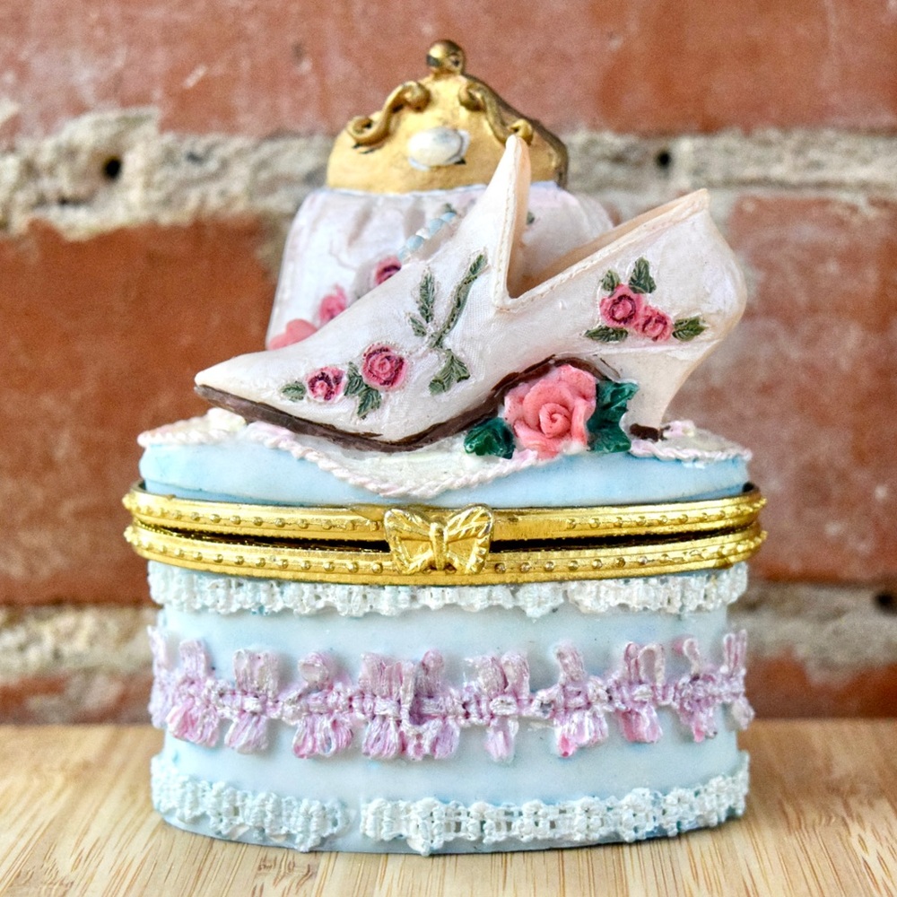 VINTAGE Mini Ceramic Trinket Box Girly Collectable Princess Ring Holder Treasure